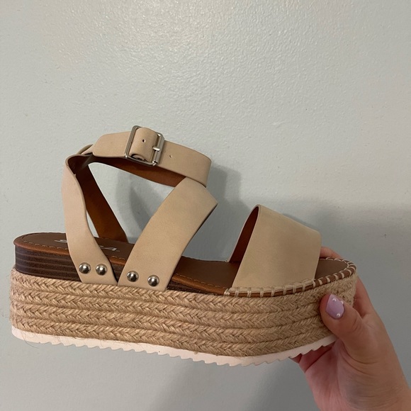 Tan Platform wedge espadrilles - Picture 5 of 11